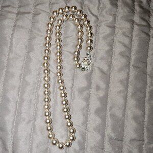 $3 with Bundle ~ Japanese Faux Pearl Necklace Rhinestone Floral Clasp 5521